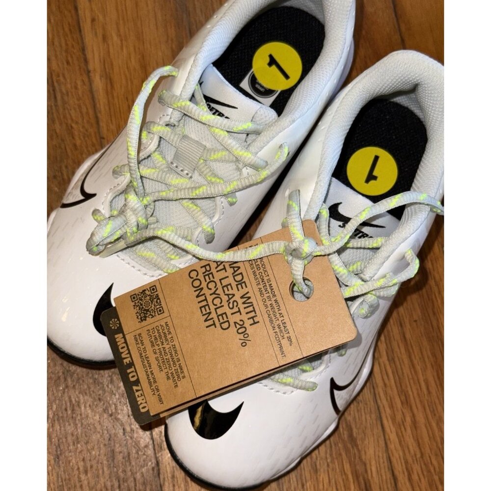 NWT Girls' Nike Softball Cleats size 1Y